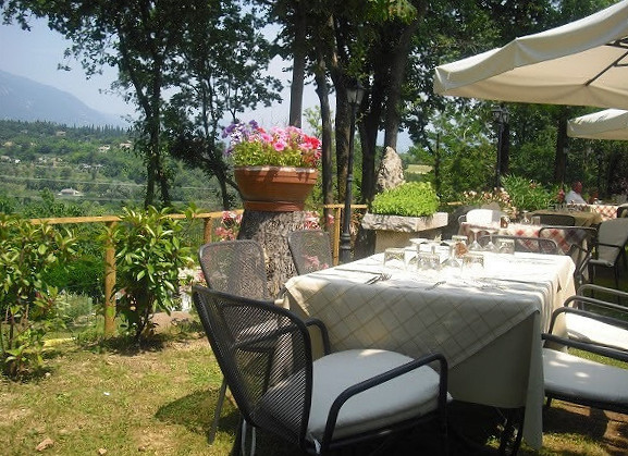 La Dacia Comida