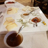 Divin Leone food