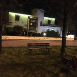 Pizzeria Vesuvio outside