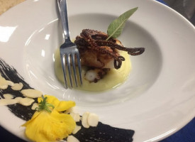 Paesani Pizzeria food