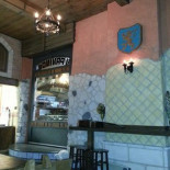 Gothic Tavern Dentro
