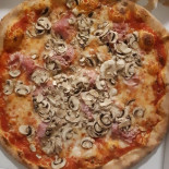 Pizza Hallo food