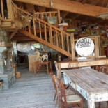 Mondelli Stables Dentro