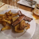 Mondelli Stables Comida