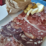 Fugassa Binei À l'intérieur