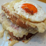 Numbs Le Bistro Dentro