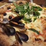 Pizza Cozze E Babà Nourriture