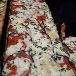 Mondo Pizza food