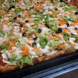 Mondo Pizza food