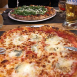 Pizzeria La Gitana food