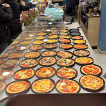 Pizzeria Ai Quattro Cantoni inside