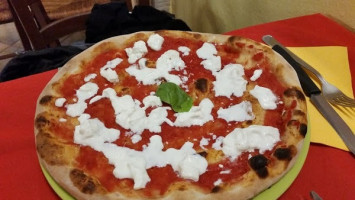 Pizzeria Lo Scugnizzo food