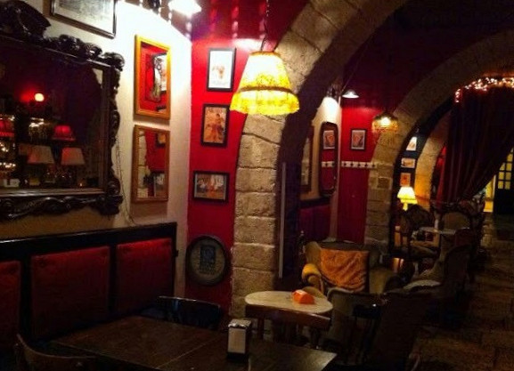 Le Chat Noir Dentro
