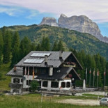 Rifugio Passo Duran C. Tomè outside