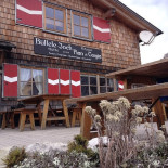 Bullelejochhutte Exterior