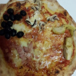 Pizzeria Sotto Casa food
