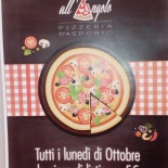 All'angolo Pizzeria D'asporto Salvatronda inside