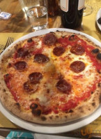 Il Roccolo Pizza E Vino food