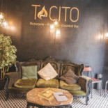 Tacito À l'intérieur