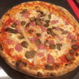 Pizzeria La Divina food