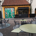 Shelter Dentro