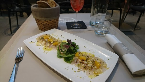 Hangout Cafe Carta