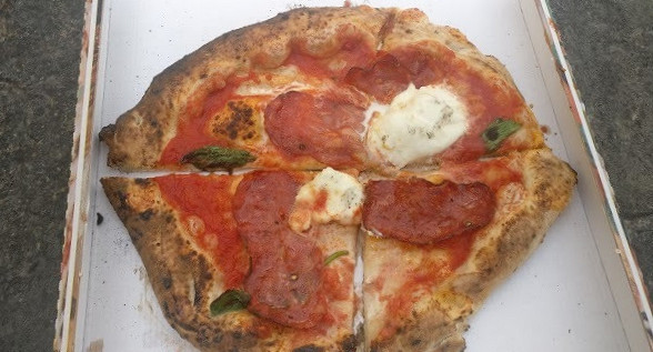 Gusta Pizza Nourriture