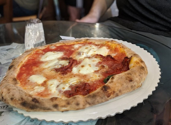Gusta Pizza Nourriture