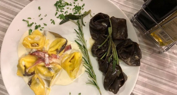 Pizza Vino E Tortellino Nourriture