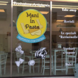 Mani In Pasta inside
