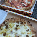 Pizzeria Napoletana O' Garibaldin food