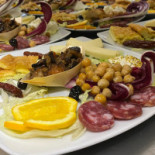 Mangia E Taci Nourriture
