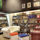 Velier Store À l'intérieur
