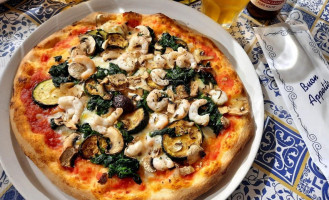 Pizzeria Pizza Libera food