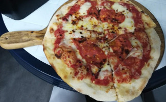 Pizzeria I Portici food