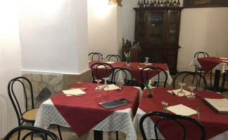 Il Portico Braceria E Pizzeria food