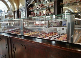 Caffetteria Pasticceria Bistrot La Fenice inside