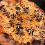 Pizzeria Pietro Tomasso food