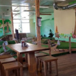 R Burger Minigolf food