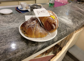 Tonlorenzi Caffe E Pasticceria food