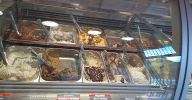 Gelateria Puffin inside