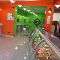 Gelateria Puffin inside