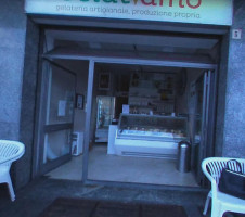 Gelatiamo outside