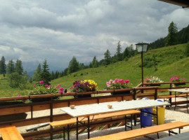 Rifugio Passo Duran C. Tome outside