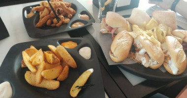 100 Montaditos food