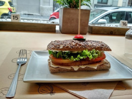 Universo Vegano Milano, Via Solferino food