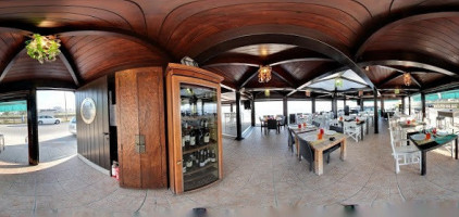 Chalet Beach inside