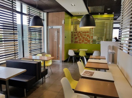 Mcdonald's Torrimpietra inside