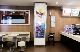 Mcdonald's Corso Garibaldi inside