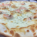 A Tutta Pizza food